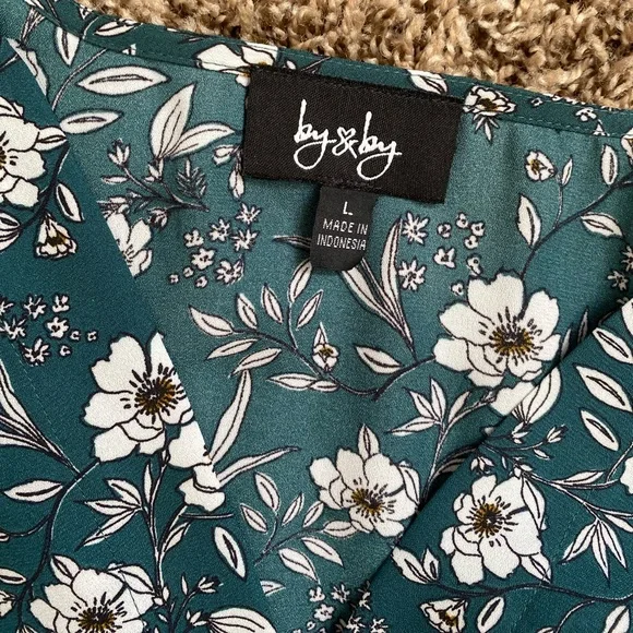 By & By Women’s Green Floral Blouse - Picture 8 of 10